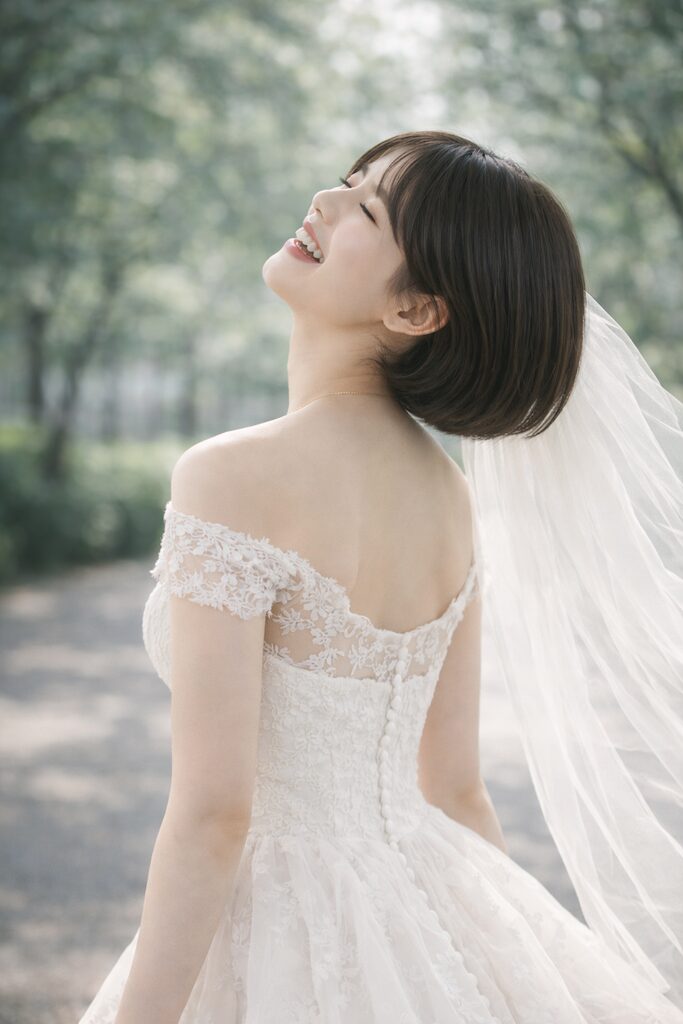 姿勢改善をしている後ろ姿のイメージ